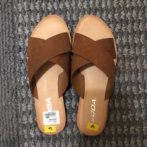 Brown sandals - Picture 2 of 3